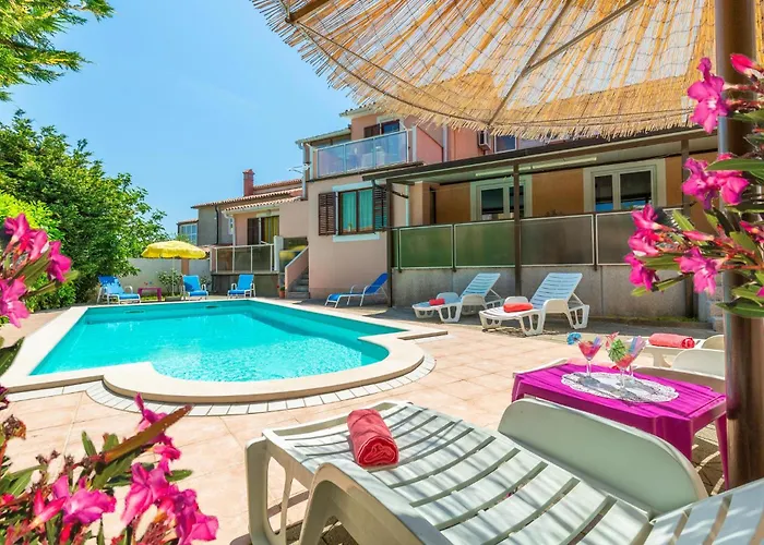 Pet Friendly Home In Pula With Jacuzzi