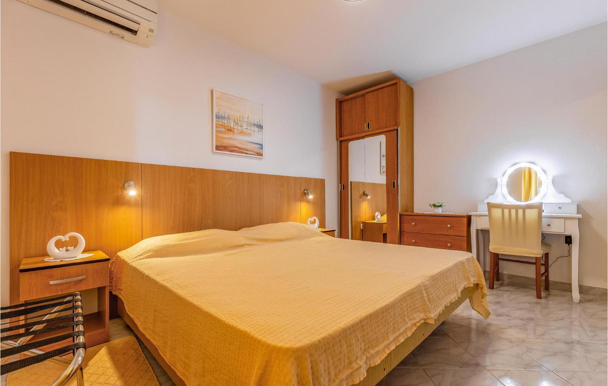 Pet Friendly Home In Pula With Jacuzzi *