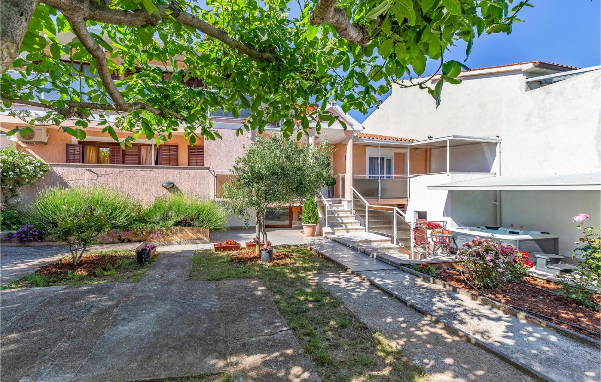 Pet Friendly Home In Pula With Jacuzzi Pula