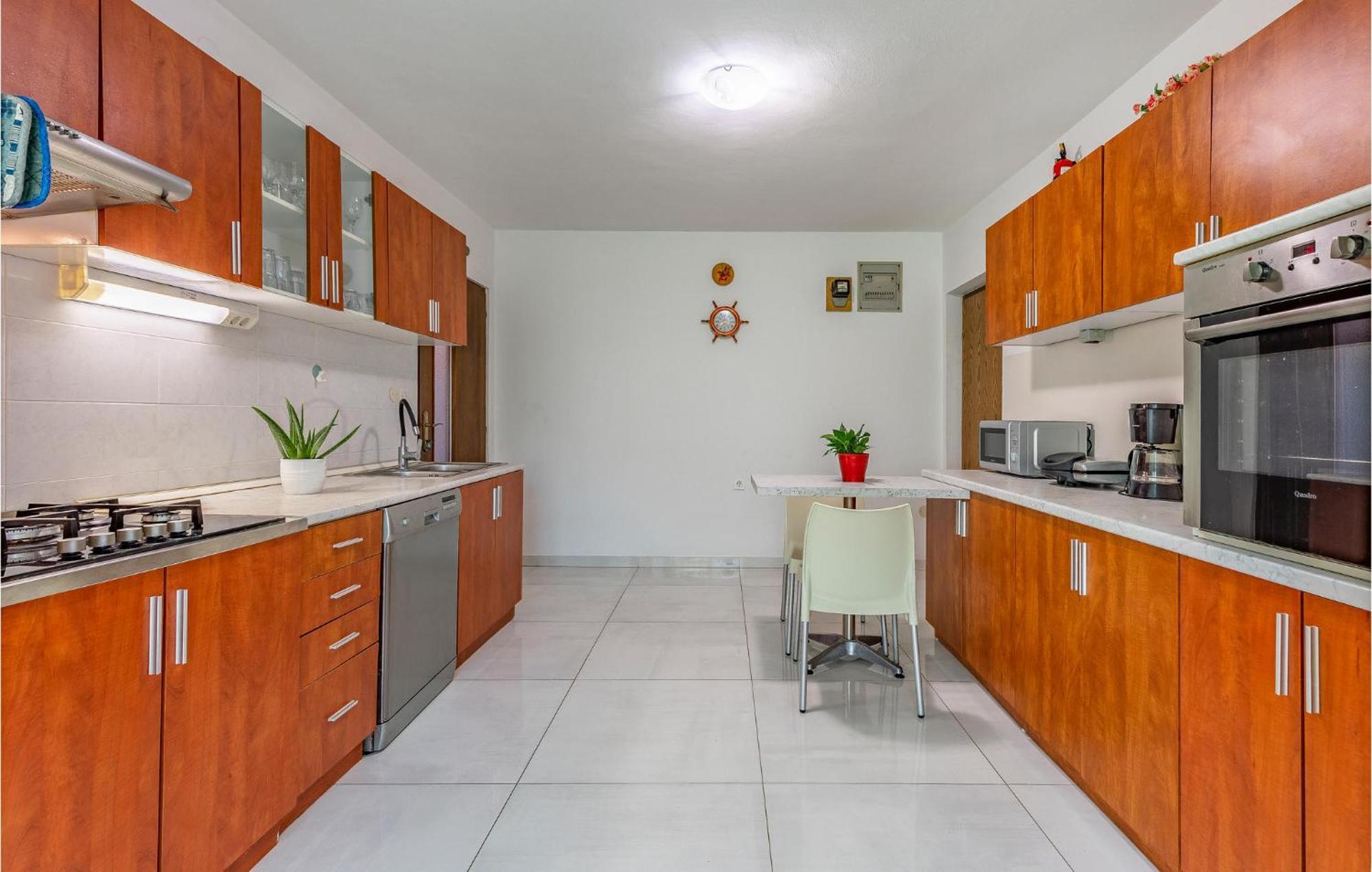 Pet Friendly Home In Pula With Jacuzzi Ferienhaus