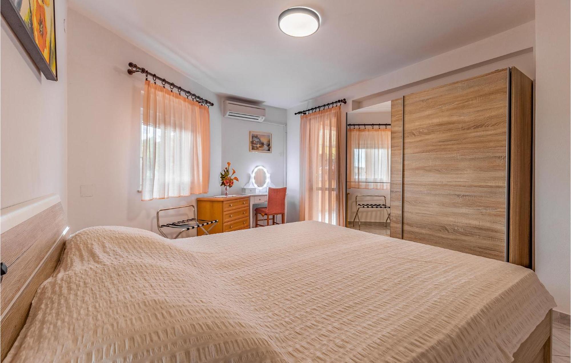 Pet Friendly Home In Pula With Jacuzzi Ferienhaus