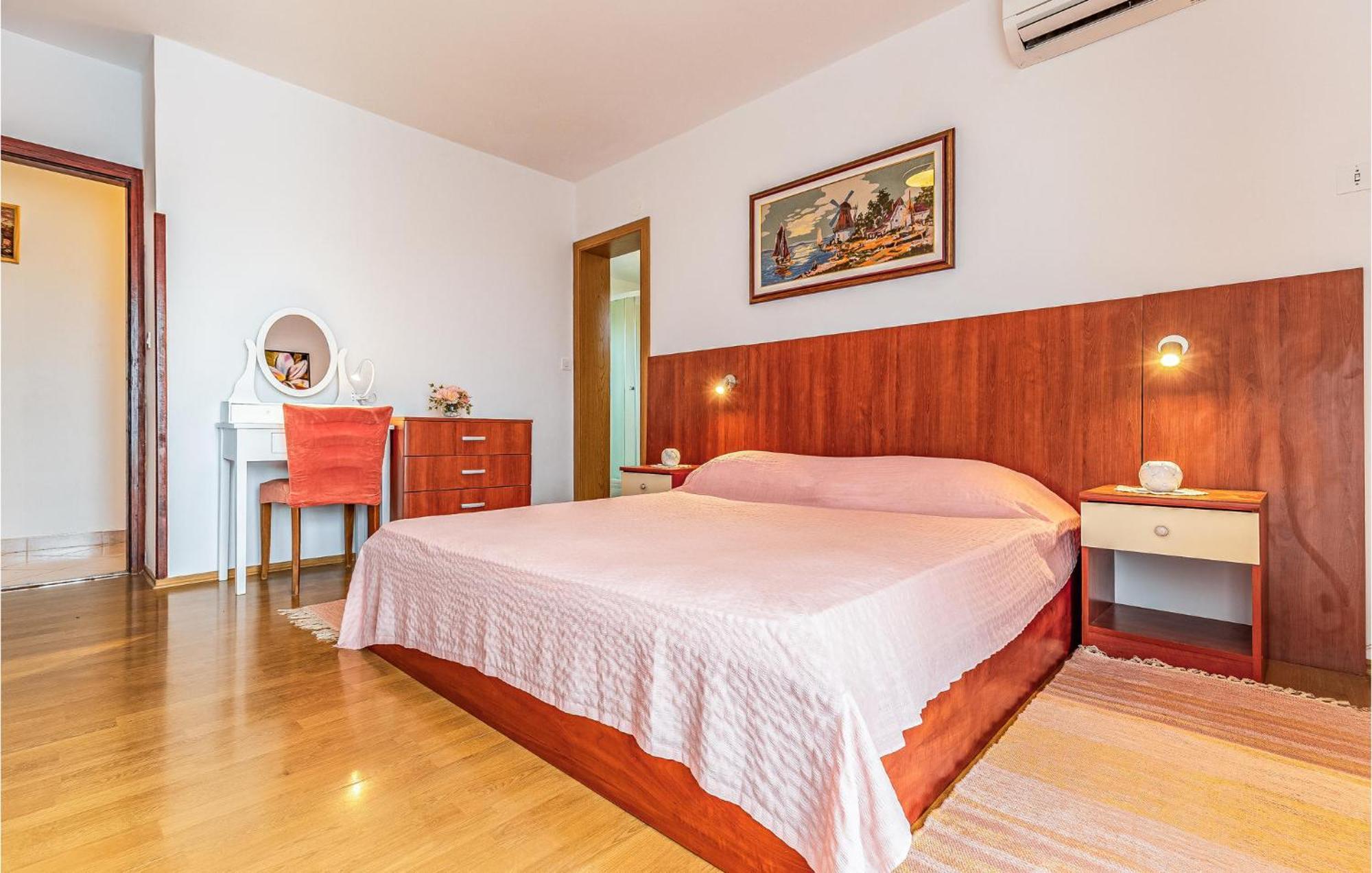 Pet Friendly Home In Pula With Jacuzzi Pula