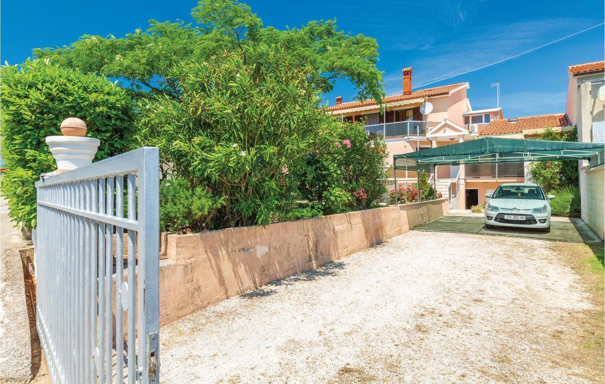 Pet Friendly Home In Pula With Jacuzzi *