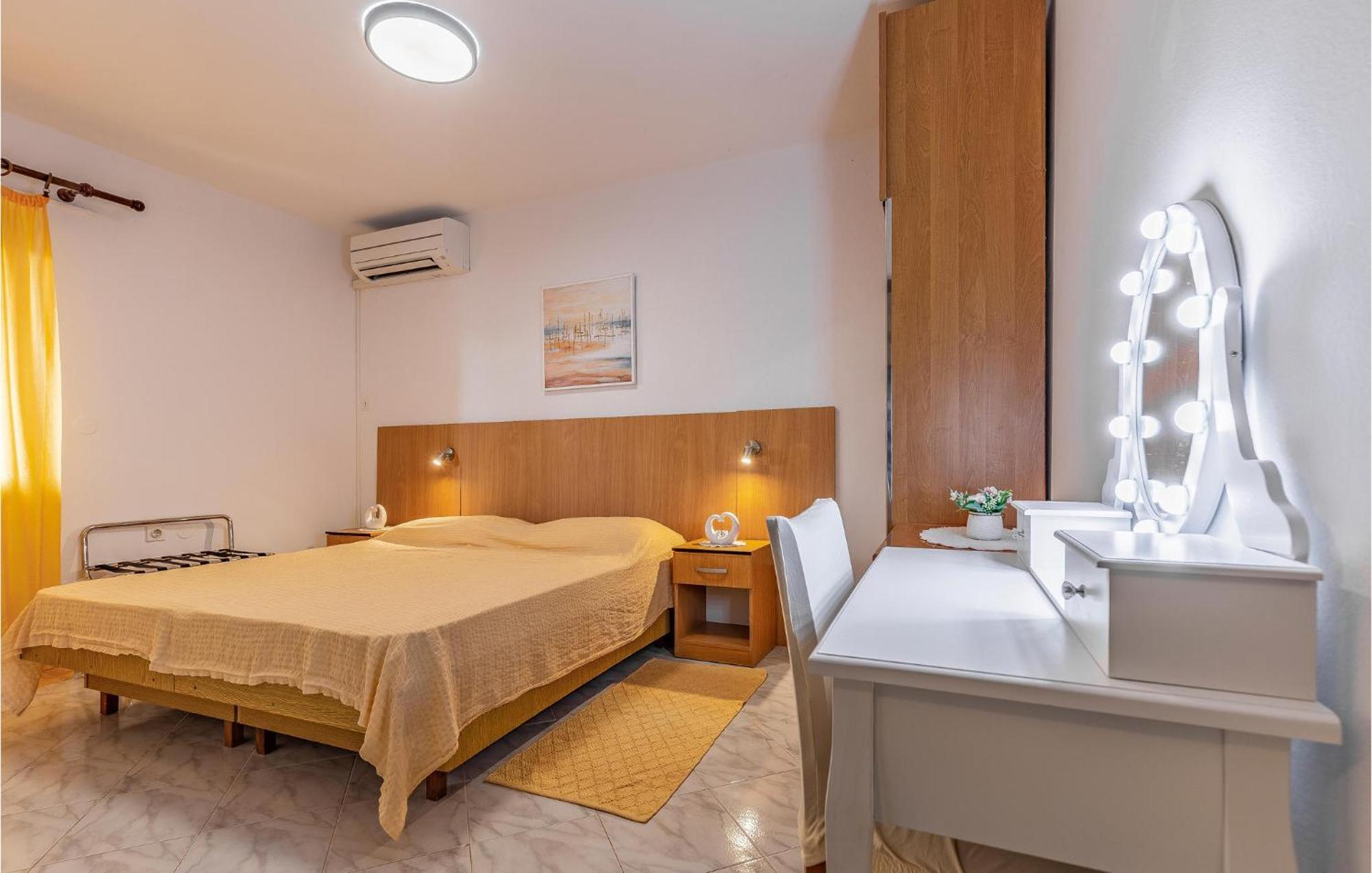 Pet Friendly Home In Pula With Jacuzzi *