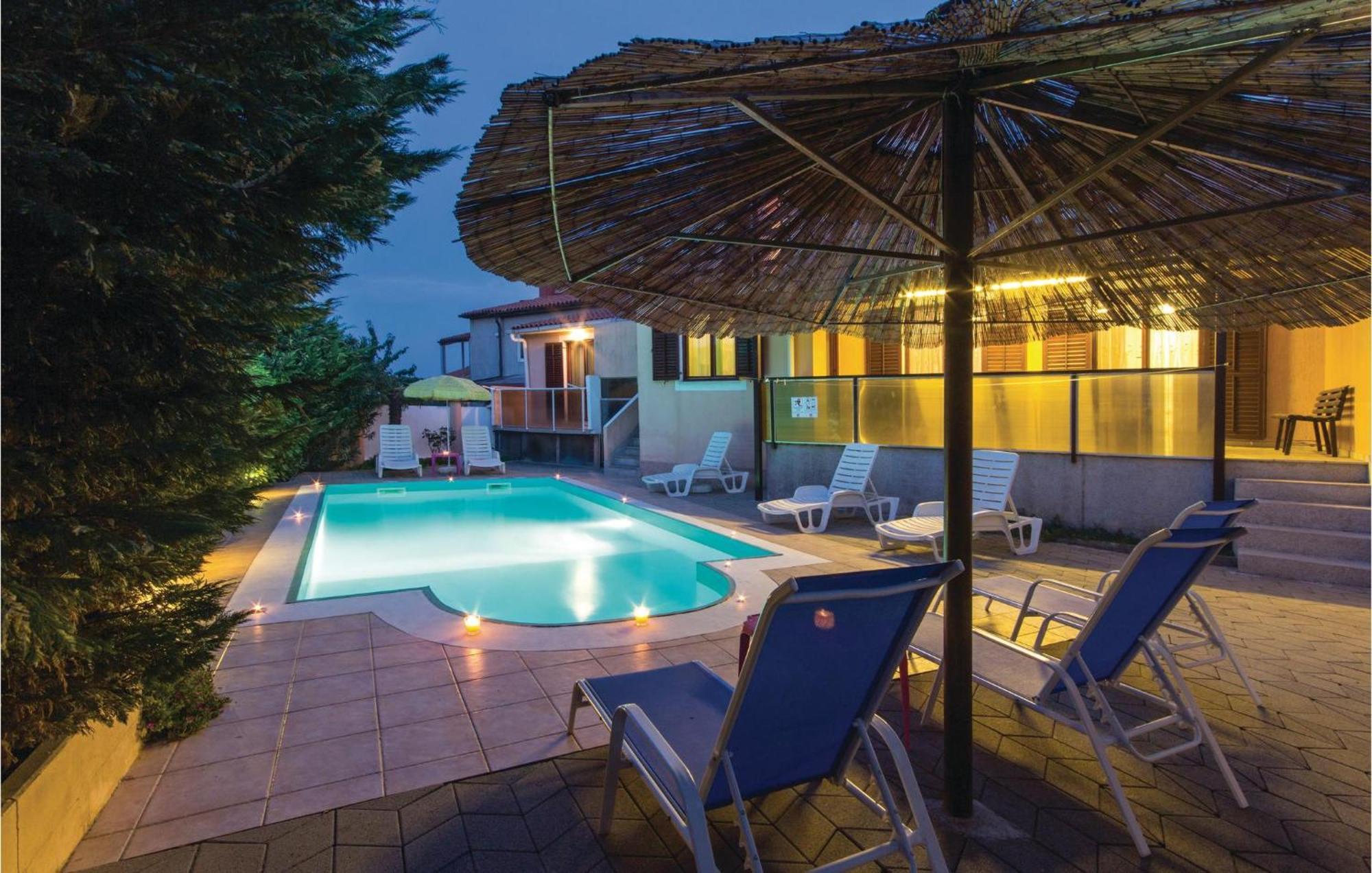 Pet Friendly Home In Pula With Jacuzzi *