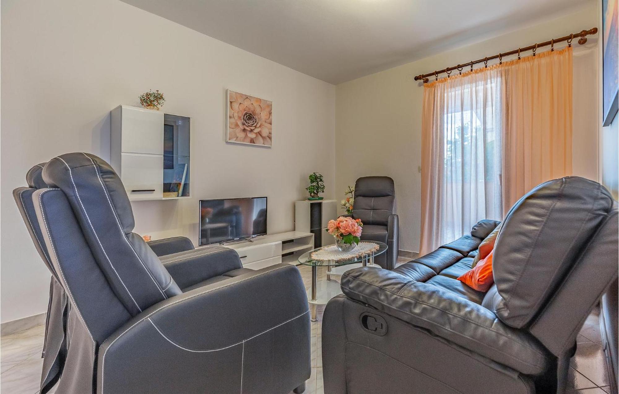 Pet Friendly Home In Pula With Jacuzzi Ferienhaus