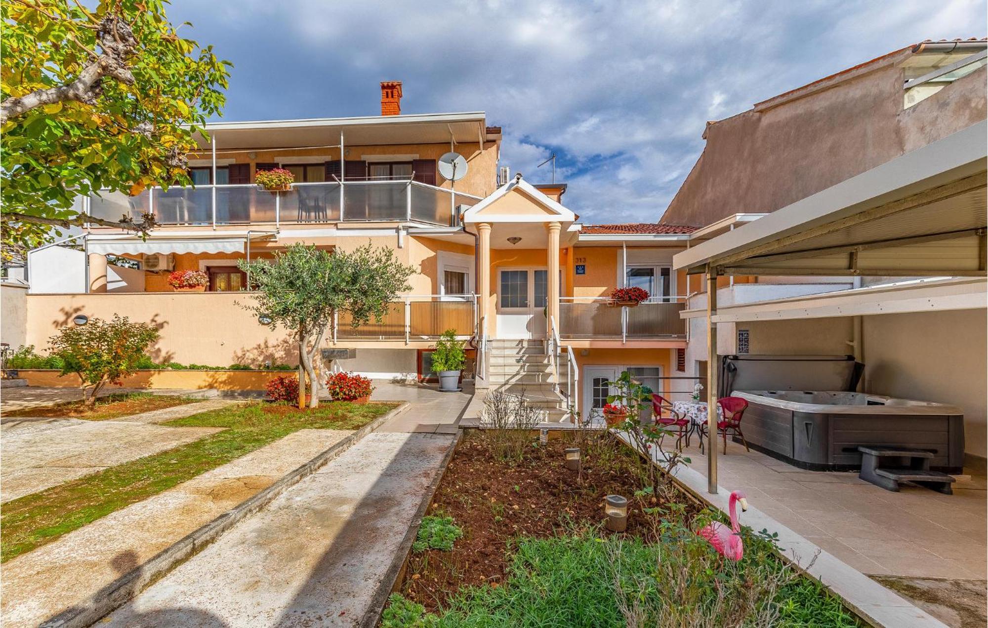 Pet Friendly Home In Pula With Jacuzzi Ferienhaus